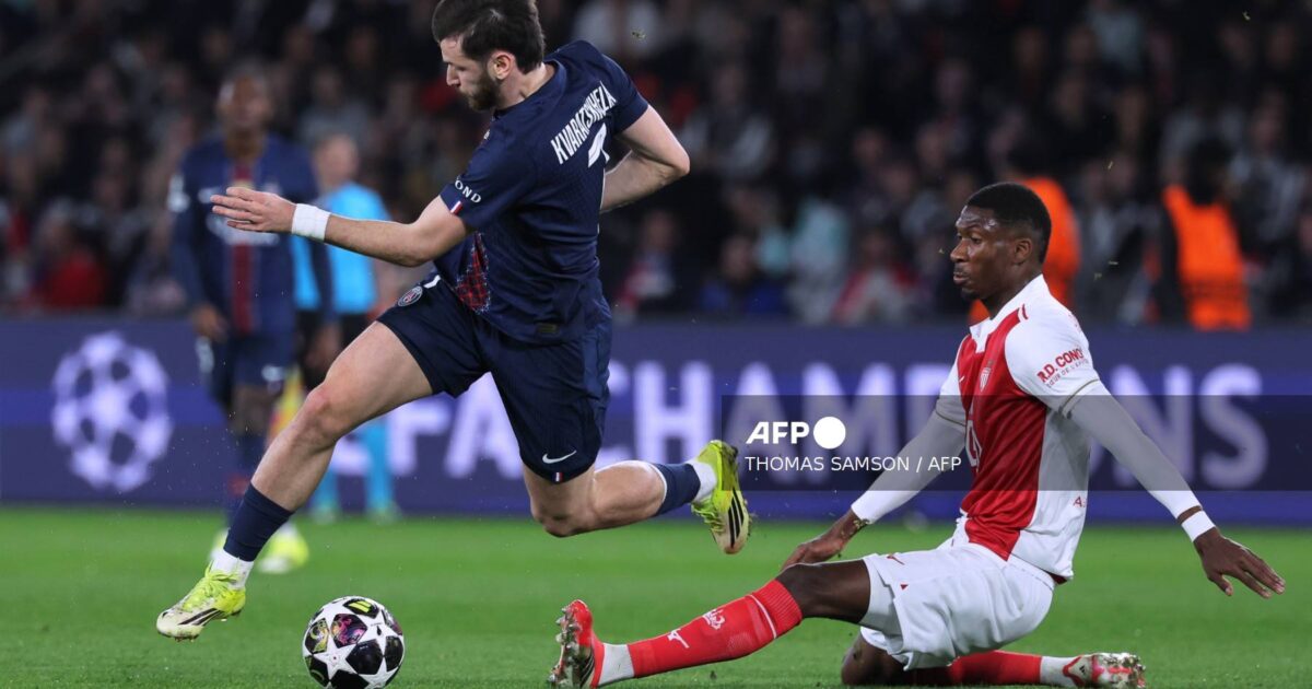Kvaratskhelia Wins UEFA Champions League Player of the Season for 2025/26