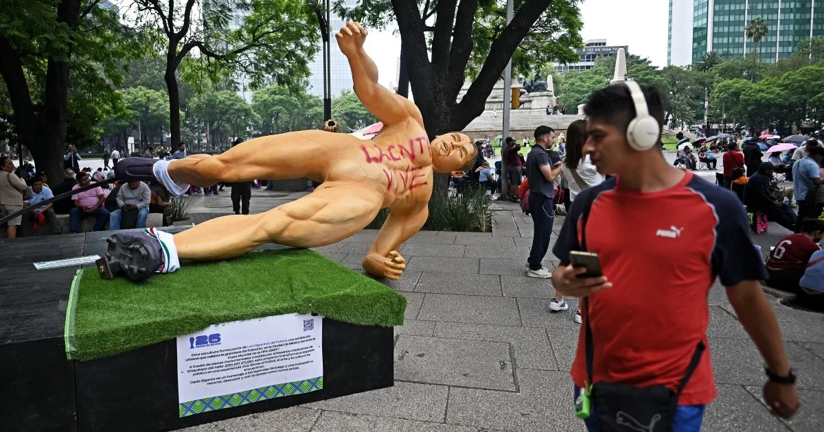 Teachers in Mexico Bring Down Statues Ahead of World Cup