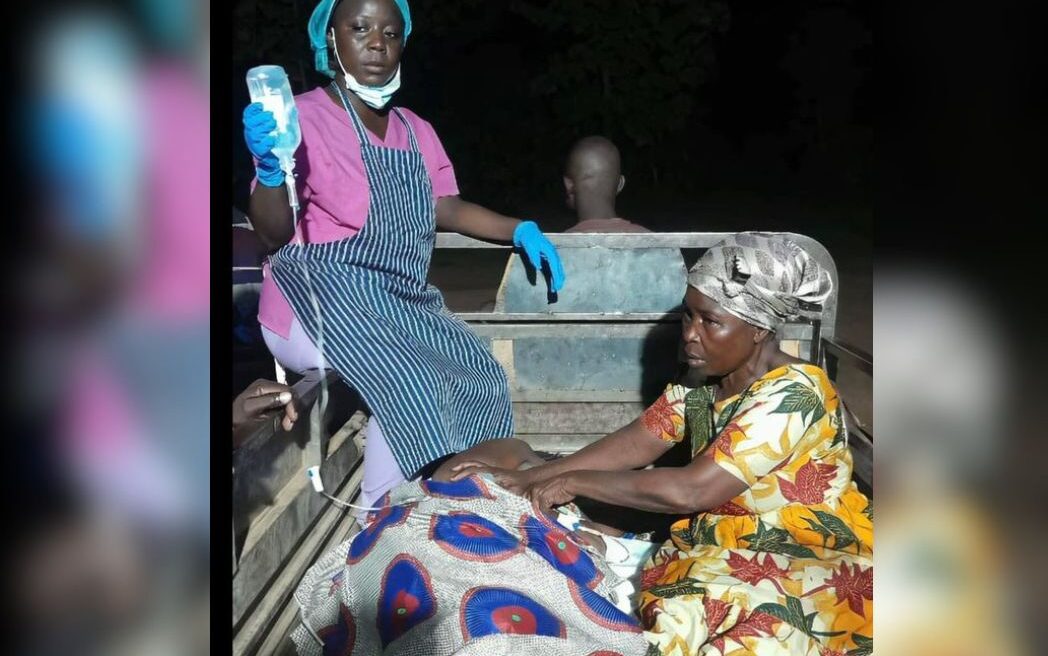 Photo of patient on drip in vehicle is from Ghana, not Nigeria