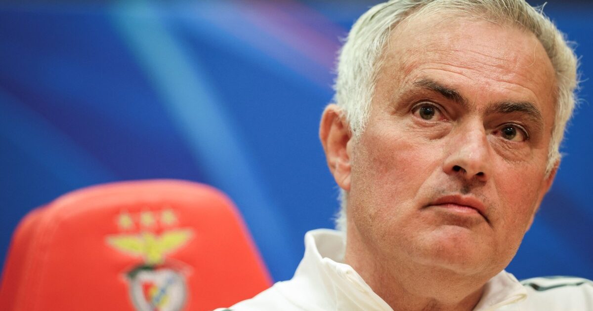 Benfica says Real Madrid must pay 15 million euros for Mourinho