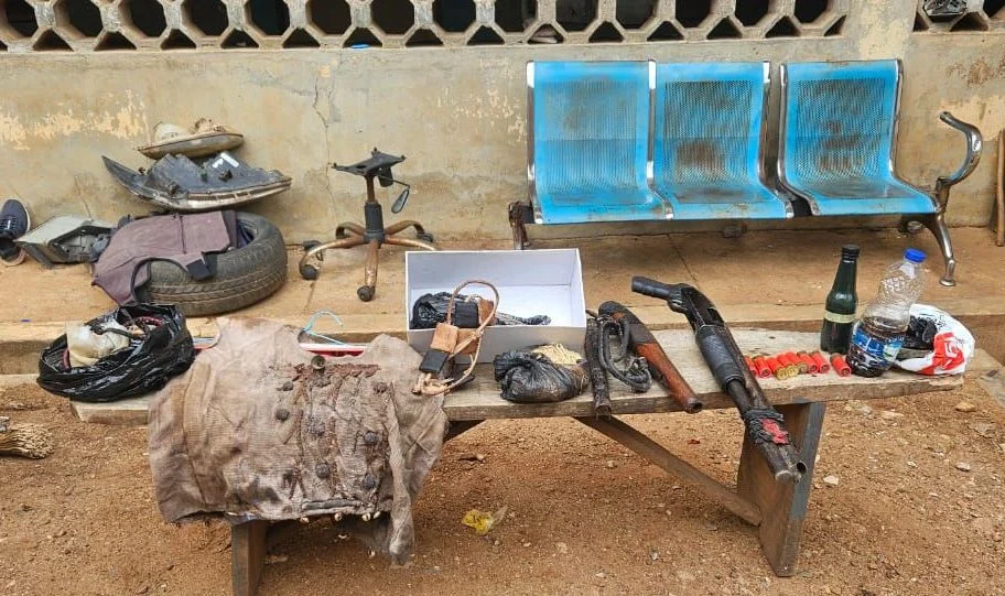 Police arrest five robbery suspects, recover weapons in Oyo