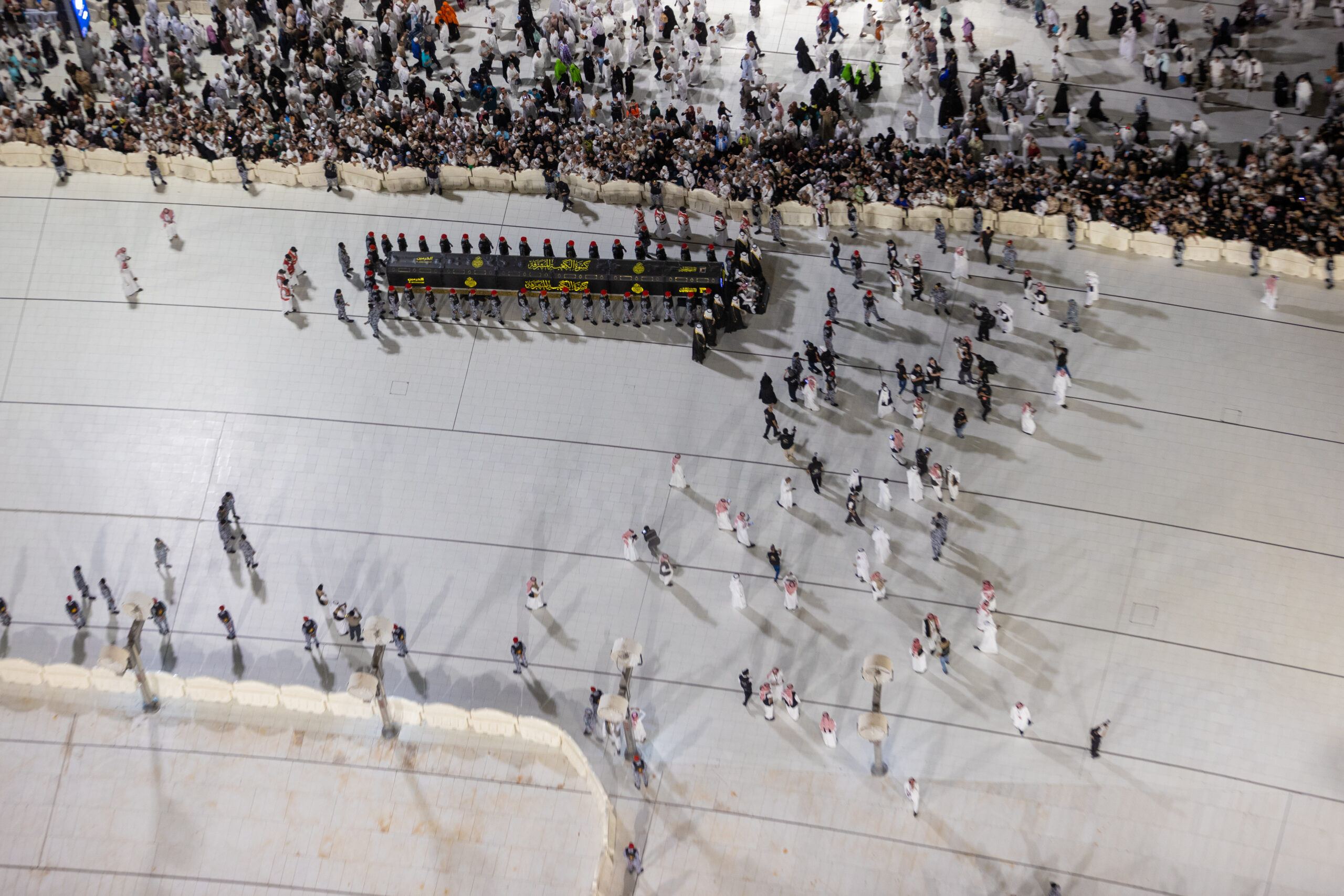 Saudi Arabia replaces Holy Kaaba's Kiswa for the year