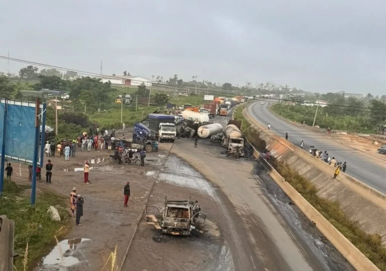 Tragic accident on Lagos-Ibadan road claims six lives and causes major traffic jam
