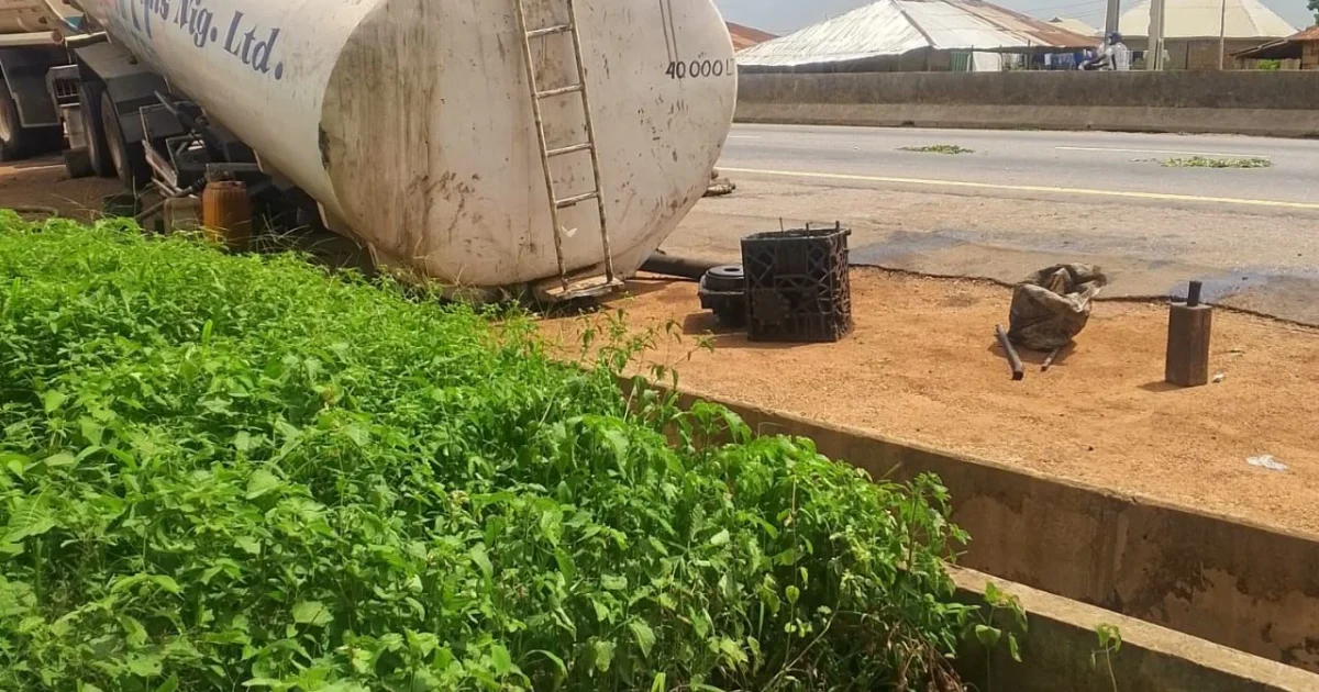Firefighters stop petrol tanker blast in Kwara