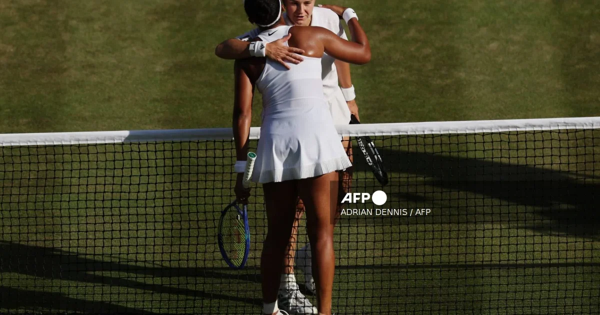 Muchova stops Osaka to reach Wimbledon semis