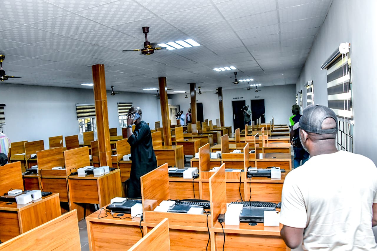 Judge gives ICT centre to Niger girls' school for better digital learning