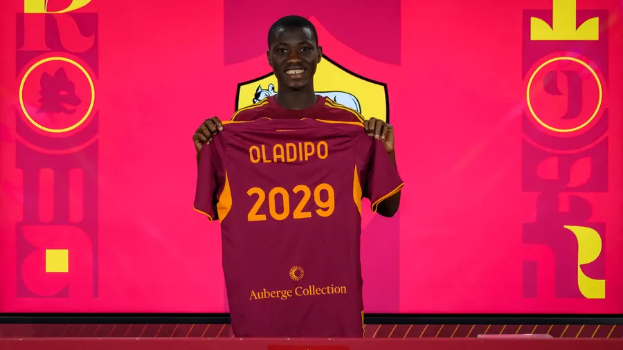 Super Falcons star Shukurat Oladipo extends contract with AS Roma