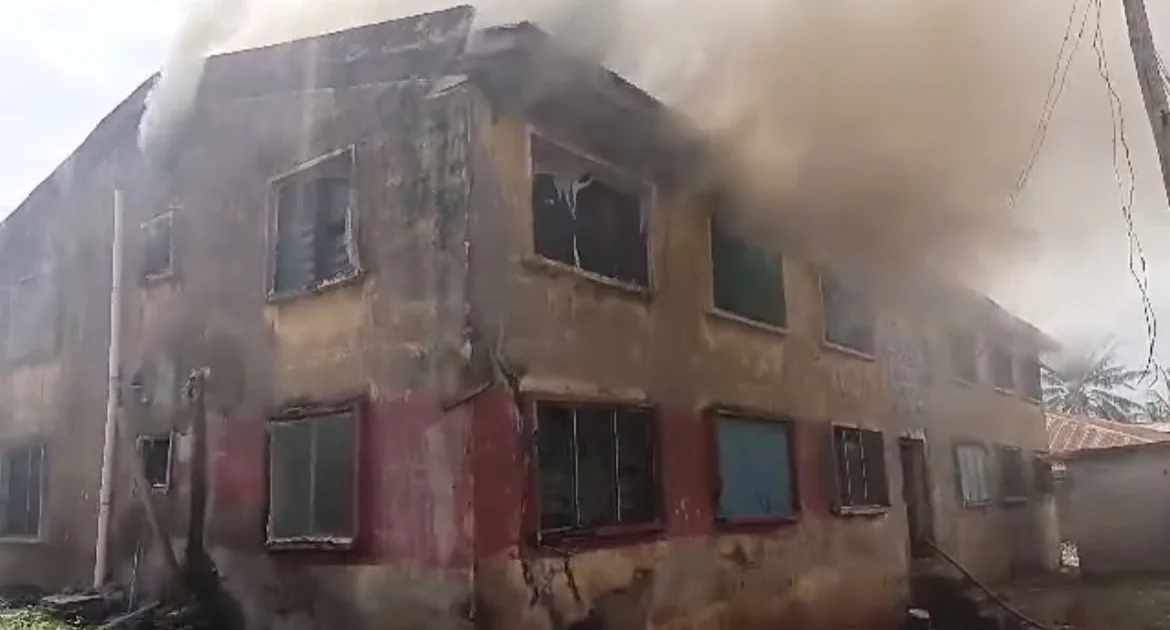 Kwara fire service saves rooms in Ilorin building blaze