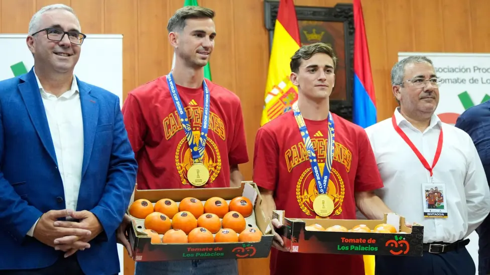 Local Heroes Ruiz and Gavi Given 150kg of Tomatoes