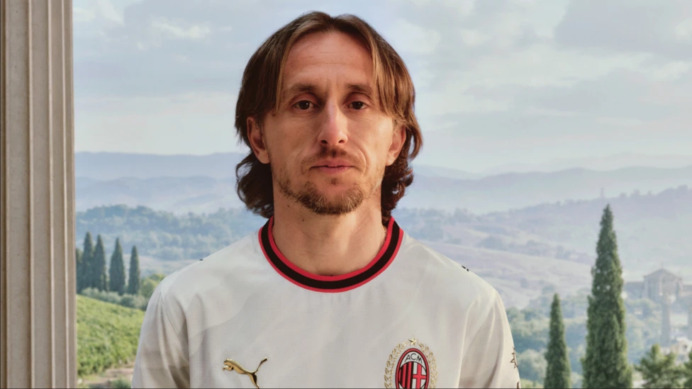 Modric extends contract with AC Milan for another year
