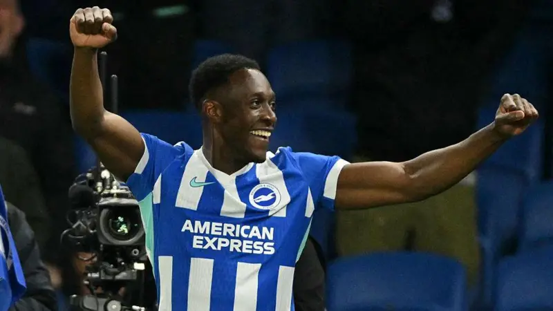 Chelsea set to sign Welbeck after medical approval