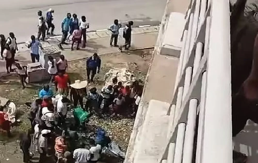 Police officers accused of pushing driver off Lagos bridge
