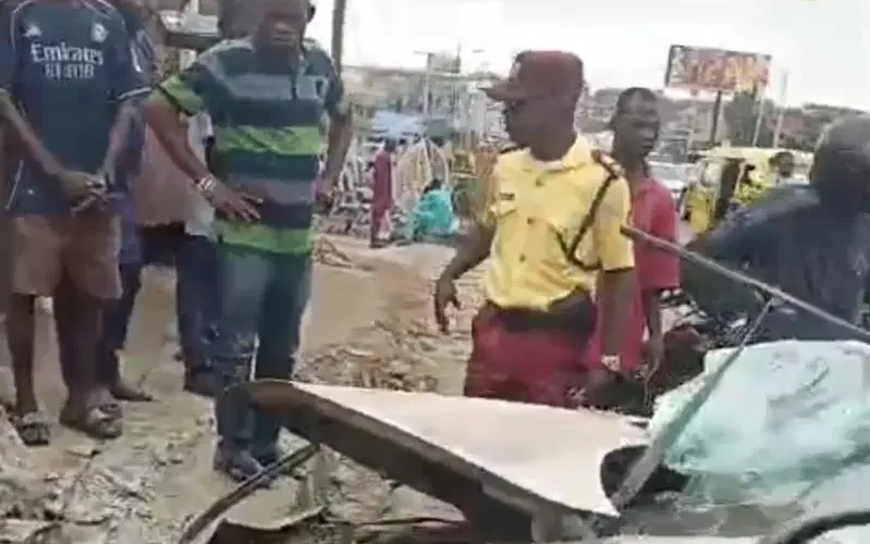 Woman dies after car crashes into building in Lagos