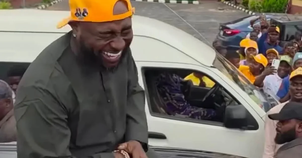 Davido joins Osun campaign rally, dances with Governor Adeleke
