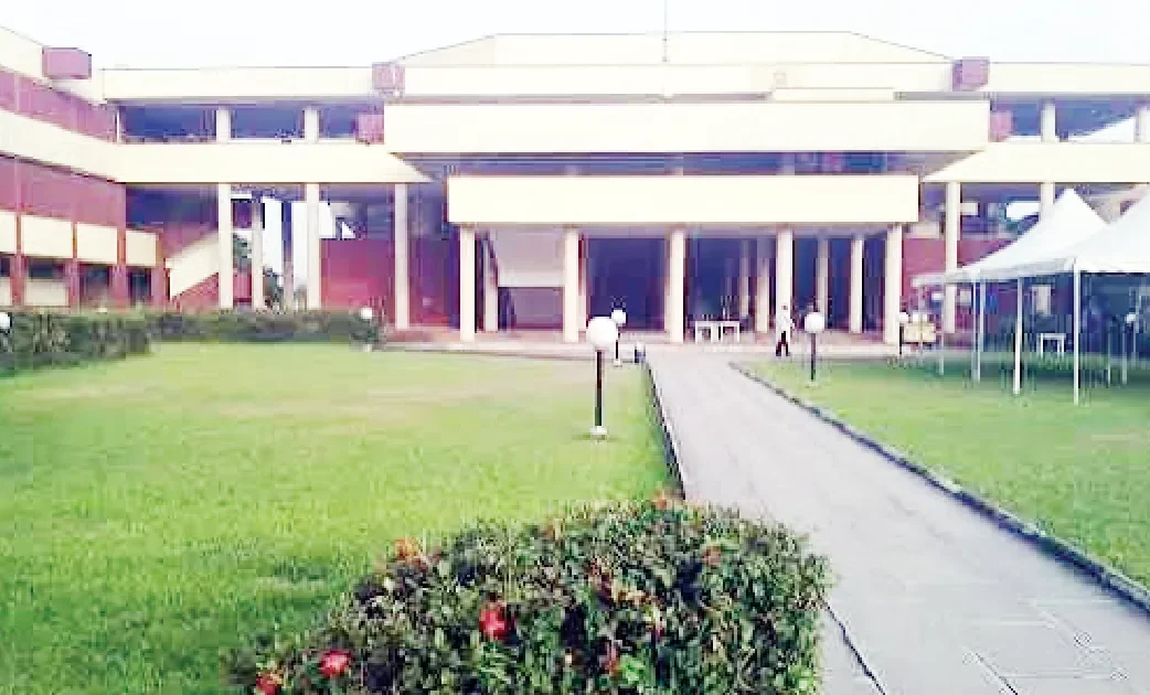 Lagos law student dies after falling from hostel rooftop