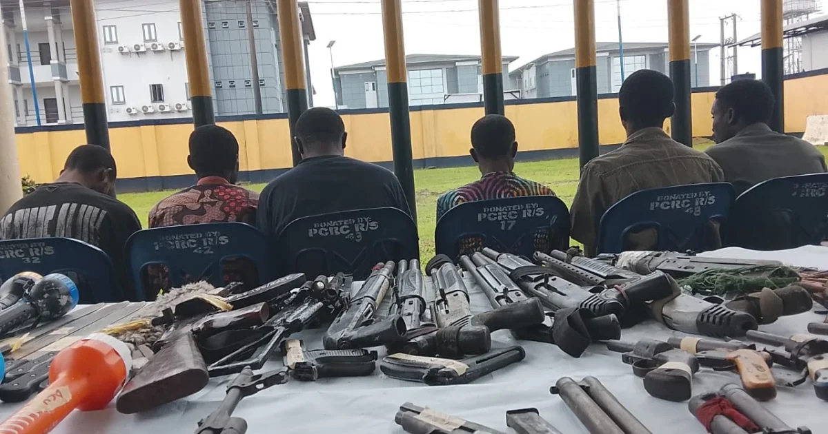 Police arrest fake soldier and 17 others for crimes in Rivers