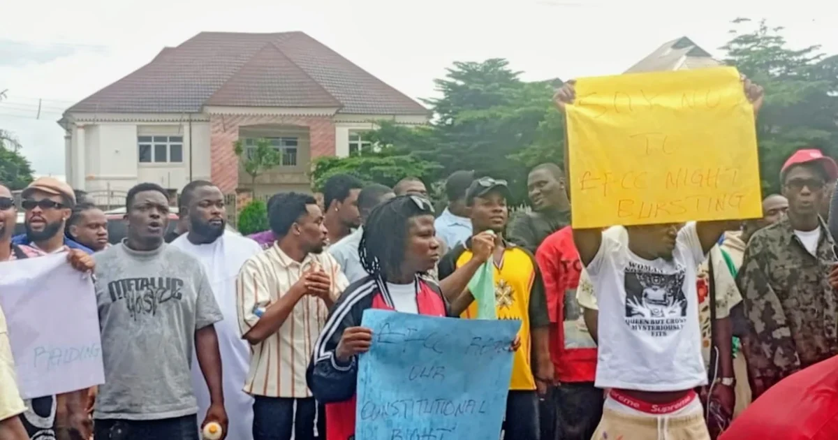 Youths Demonstrate Against EFCC Raids in Delta, Seek Governor's Help