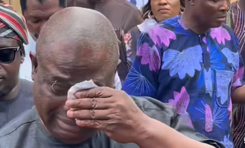 Yinka Quadri Cries at Ogogo's Funeral in Ogun