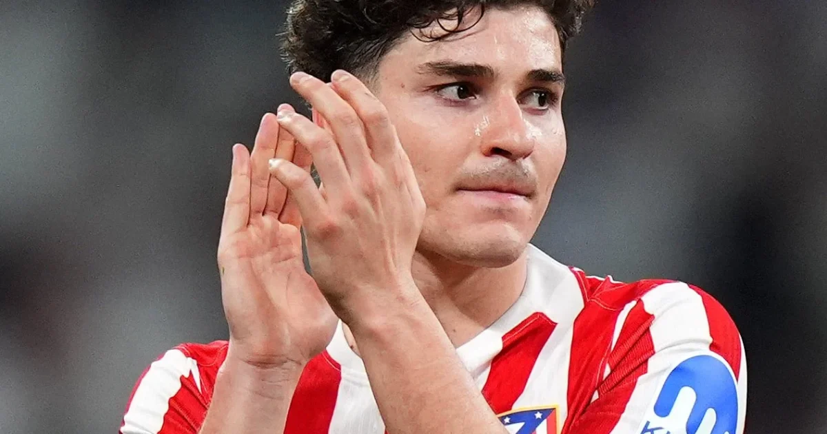 Barcelona and Atlético Madrid Clash Over Álvarez Transfer