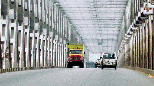 Nigerian government closes major bridge for repairs