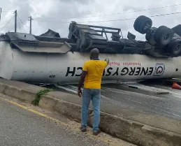 Tanker accident causes traffic on Lagos road