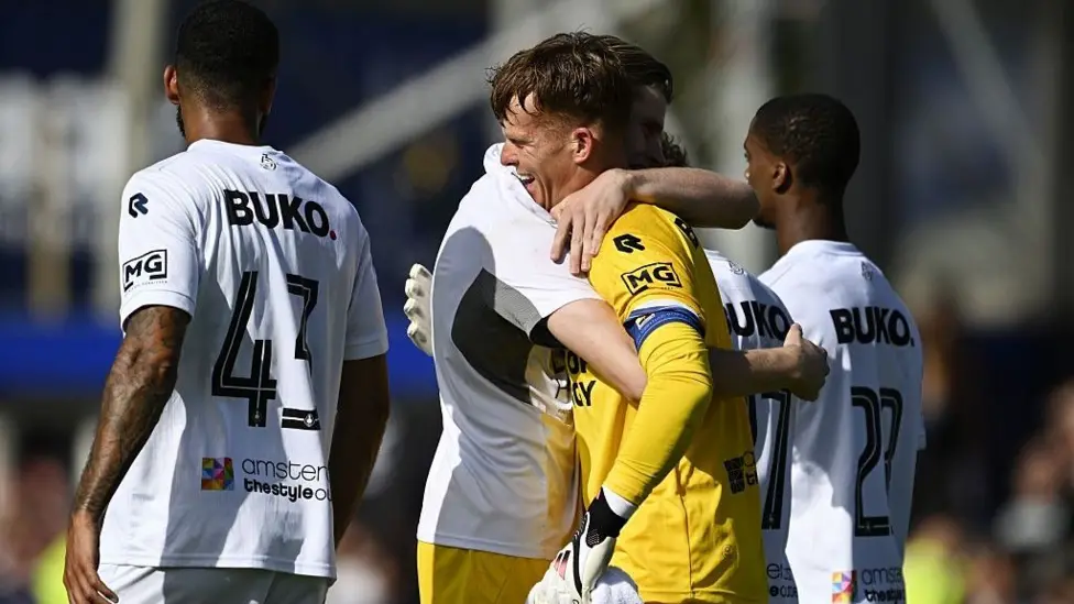 Keeper Scores Twice in Historic Draw for Telstar
