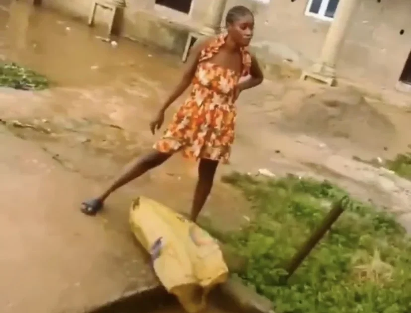 Ogun officials catch woman dumping trash in drainage