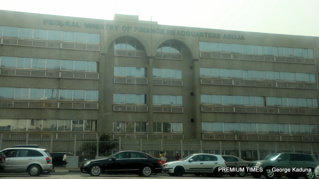 FG pays severance benefits to 2,100 former Nigeria Airways workers after 20 years