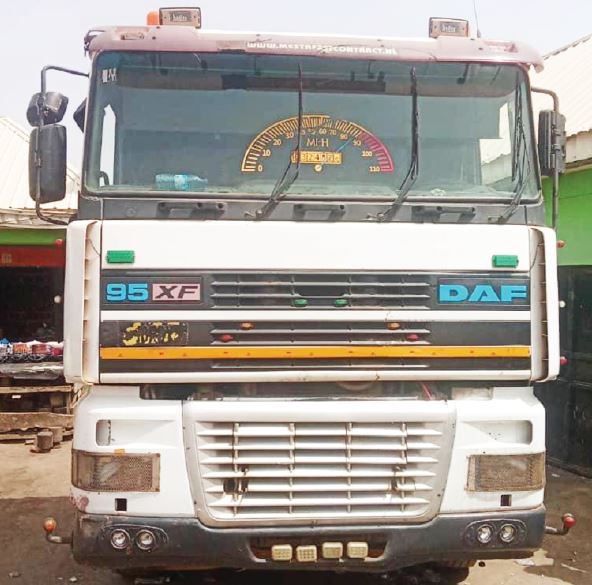 Faulty truck and abandoned rig worry drivers on Lagos-Ibadan Expressway