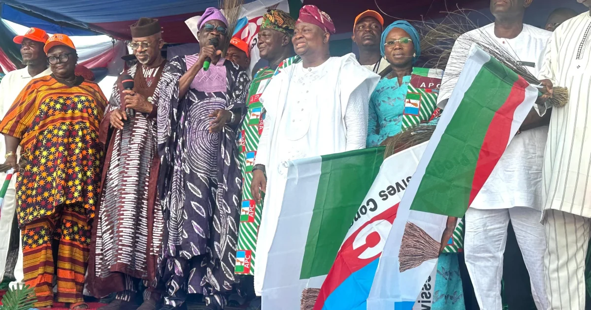 5,000 PDP Members Join APC in Ogun State
