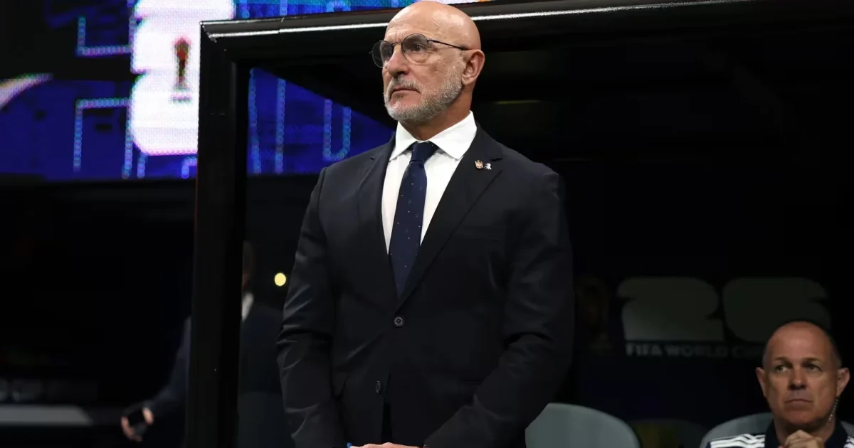 Spain's Coach De la Fuente Signs New Contract Until 2032