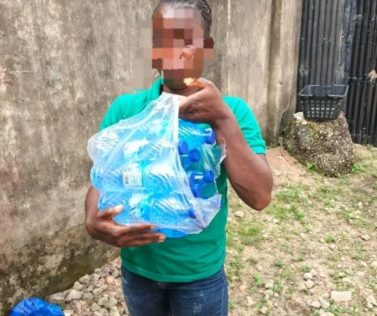 Woman caught trying to sneak alcohol into Ogun prison