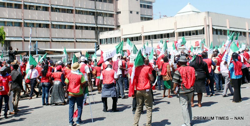 Nigerian Workers Plan Warning Strike Over Fuel Prices and Minimum Wage Hike
