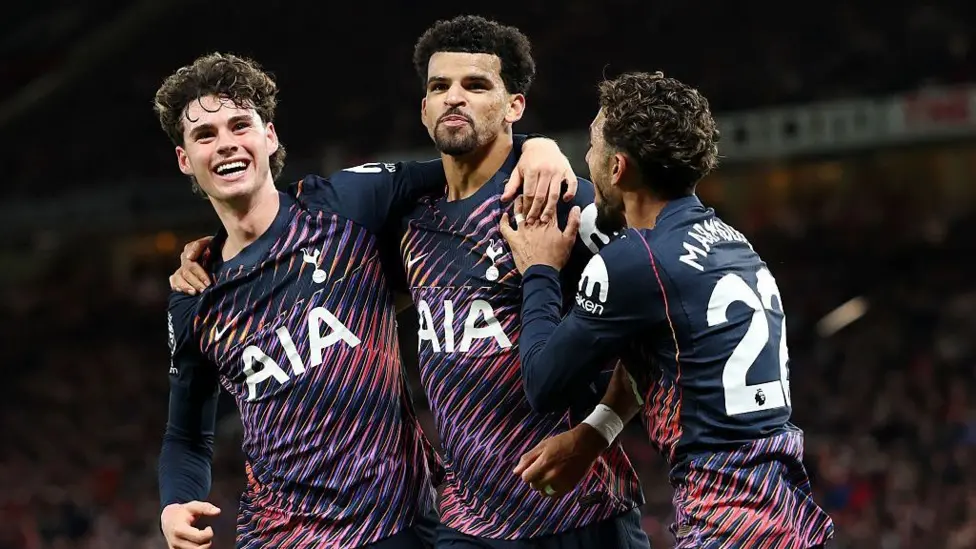 Solanke Scores Late to Secure Draw for Spurs Against Man United