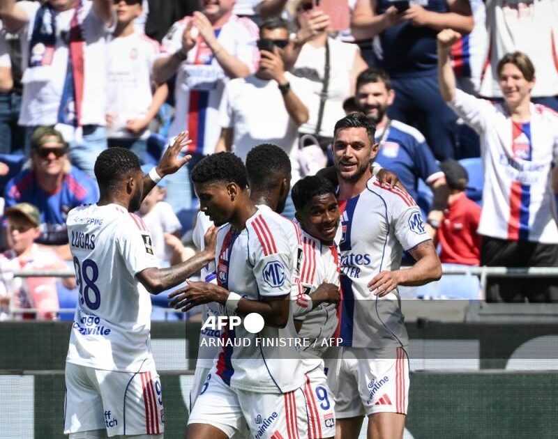 Lyon Beats Palace 3-2, Sunderland Scores Late Winner