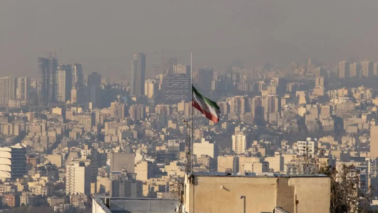 Iran warns of invasion if attacked by neighbors