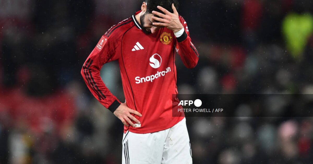 Rooney says Man United players are avoiding blame