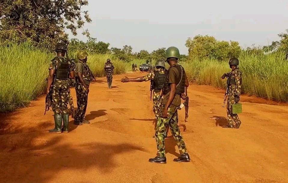 Soldiers save two victims from kidnappers