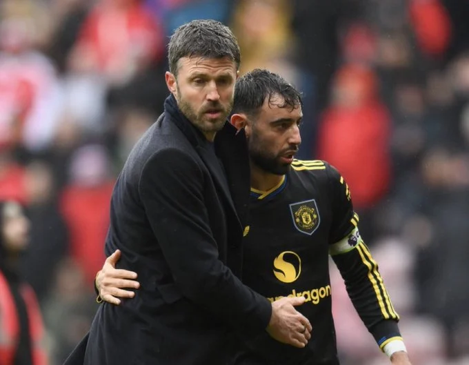Carrick and Fernandes Talk Things Over After Bournemouth Loss