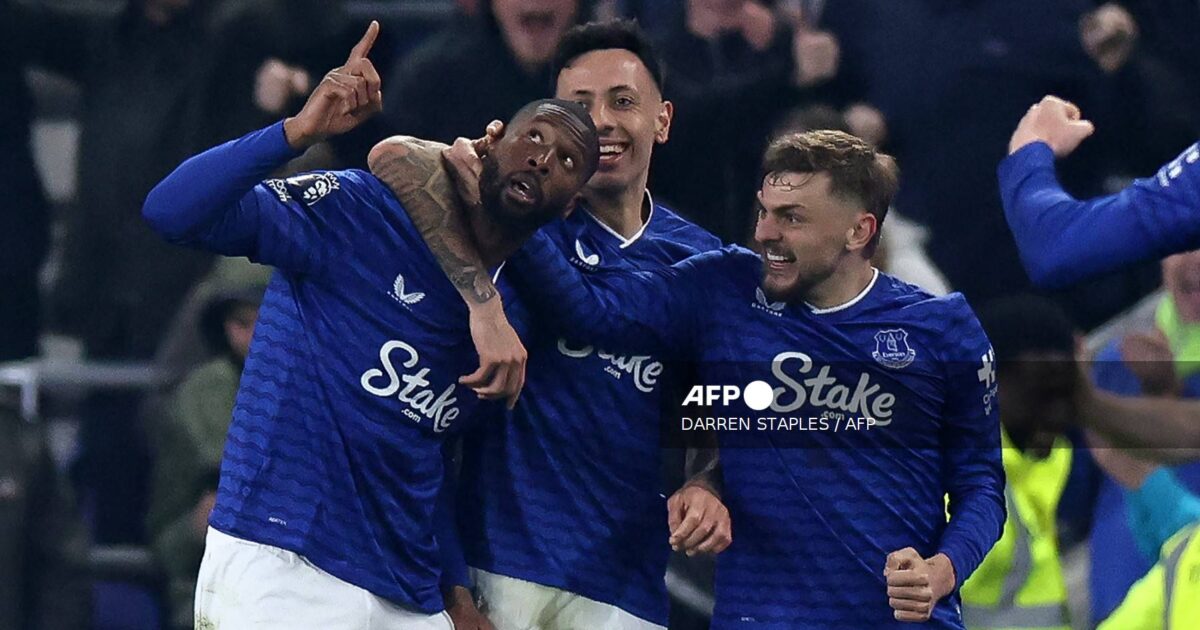 Everton beats Newcastle 3-1 to reach League Cup quarter-finals
