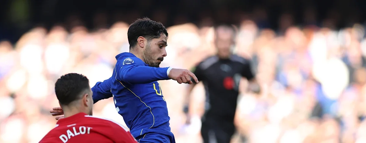 Chelsea wins 2-0 against 10-man Manchester United